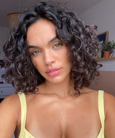 Frizzy Short Hair, Curly Hair Care Routine, Short Wavy Hair, Curly Hair Care