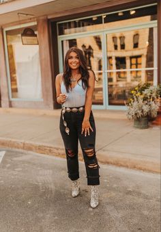 Night Out Western Outfit, Black Jean Western Outfit, Women Western Wear Outfits, Western Concert Outfit Fall, Fall Western Outfits Concert, Southern Glam Outfit, Western Dress Up Outfits, Western Brunch Outfit, Nashville Cowgirl Outfits