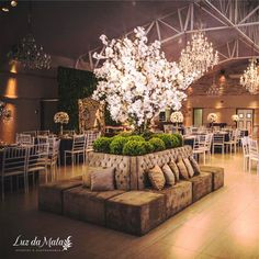 a room filled with lots of tables and chairs covered in chandelier hanging from the ceiling