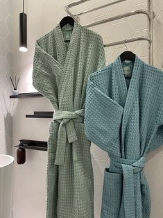 "Waffle men and woman dressing gown with pockets made from 100% cotton fabric. These unisex robes are comfortable, practical and lightweight and available in different colors and sizes. Great gift for you lovely people! Please use your largest measurements as a reference for choosing the best size ::WOMAN SIZE:: S/M: Bust: 33-37\" Waist: 26-28\" Hip: 37\" Sleeve length:16\" Length robe:38\" Pocket: 7\"W x 8\"D Belt: 73\"L x 1.9\"W M/L: Bust: 37-40\" Waist: 29-32\" Hip: 41\" Sleeve length:18\" Le His And Her Bath Robes, Waffle Dressing Gown, Cotton Robes For Women, Dressing Gown Aesthetic, Groomsmen Robes, Shower Robes, Womens Robes Long, Comfy Robe, Gown Aesthetic