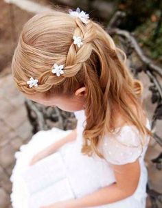 peinados-primera-comunion-euroresidentes Más Childrens Hairstyles, Sanggul Modern, בר מצווה, Curly Girl Hairstyles, Wedding Flower Girl, Prom Hairstyles