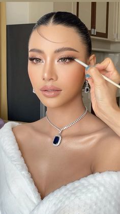 Full glam bridal makeup look 😍 Yay or nay? via @cosine_makeup… | Instagram Cool Bride Makeup, Full Face Soft Glam Makeup, Soft Glam Professional Makeup, Reception Glam Makeup, Soft Glam Makeup Photoshoot, Prom Full Glam Makeup, Bridesmaid Makeup And Hair, Thai Makeup Looks Glam, Natural Wedding Makeup For Bridesmaid