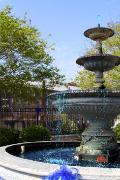 a water fountain in the middle of a park