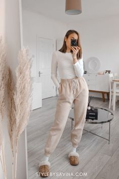 If you're looking for comfy work from home outfits, you'll love these!! Home Outfit Women, Casual Home Outfits, Matching Loungewear Set, At Home Outfits, Lounge Outfits, Comfy Outfits Winter, Work From Home Outfit