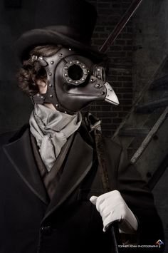 Steampunk plague doctor mask heavily inspired the characters Jitney, Diesel, and Mainspring Steampunk Plague Doctor, Steampunk Mode, Moda Steampunk, Bird Mask, Plague Mask, Mode Steampunk, Steampunk Mask, Plague Doctor Mask, Doctor Mask