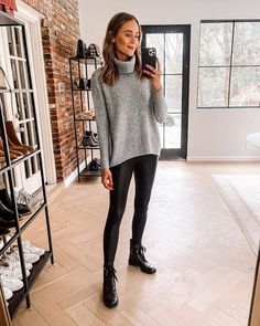 girl taking a selfie Leggings And Combat Boots Outfit, Combat Boots Outfit Winter, Black Combat Boots Outfit, Lace Up Boot Outfit, Biker Boots Outfit, Leggings And Combat Boots, Grey Combat Boots, Combat Boot Outfits, Combat Boot Outfit