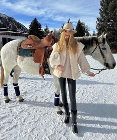 Cowgirl Snow Outfits, Aspen Summer Aesthetic, Park City Outfits, Aspen Winter Outfits, Aspen Colorado Winter Outfits, Aspen Vibes, Aspen Fits, Aspen Outfits, Aspen Aesthetic