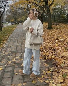 Outfit Ideas Winter Casual, Uggs Outfits, Outfit With Uggs, Stile Blair Waldorf, Adrette Outfits, Fest Outfits, Estilo Indie, Cozy Fall Outfits, Skandinavian Fashion