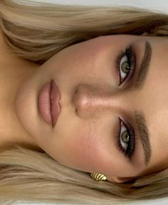 #makeup #makeupoftheday #poses #instagram #inspopic Blonde Green Eyes, Makeup Looks For Green Eyes, Dark Makeup, Makeup For Green Eyes