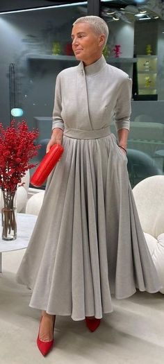 Linen Clothes For Women Classy, Look Plus Size, Over 50 Womens Fashion, Stylish Work Outfits, Mode Inspo, Classic Dress, Look Plus, Modest Dresses, Sewing Dresses