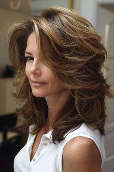 Medium Length Haircut With Layers Blonde Highlights, Multiple Layers Haircut Medium, 2 Layer Haircut Medium, Haïr Cut Long Layers, Face Framing Layers Short Hair Shoulder Length, Feather Haircut Medium, Medium Length Butterfly Haircut, Small Haircut, Feather Cut For Medium Hair