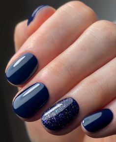 17 Trendy Round Nail Ideas for Fall 2023 - thepinkgoose.com Deep Blue Nails Short, Dark Blue Gel Nails Short, Dark Blue Manicure, Dark Blue Nails With Glitter, Designs For Round Nails, Dark Blue Nails Short, Round Nail Ideas, Navy Nails Design, Minimalist Manicure