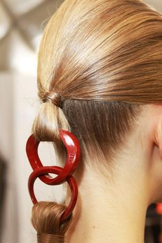 Negative space ponytails at Christian Dior Couture The Zoe Report, Hair Arrange, Beauty Looks, Hair Life, Hair Dos, Hair Jewelry