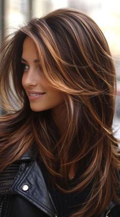 Straight Long Hair Color Ideas, Long Medium Brown Hair With Highlights, Dimensional Caramel Brunette, Dark Brown To Blonde Highlights, Med Brown Hair With Highlights Caramel, Carmel And Blonde Balayage On Brown Hair, Highlights Brown Hair Fall, Brown Hair Color With Dimension, Fall Highlights For Light Brown Hair