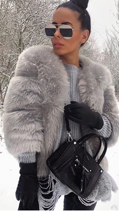 Glasses Women, Sunglasses & Glasses, Womens Glasses, Luxury Lifestyle, Fur Coat, Winter Outfits, Outfit Ideas, Sunglasses