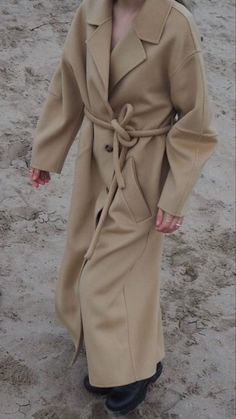 Trendy Dress Styles, Street Style Fall Winter, Chic Outerwear, Unique Outfit, Winter Dress Outfits, Winter Trends, Create Outfits, Abayas Fashion, Summer Fashion Outfits