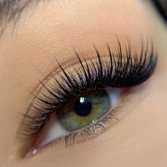 Eyelash Extensions Styles Cat Eye Wispy, Whisky Volume Lashes, Eyelash Extensions With Glitter, Perfect Eyelash Extensions, Whispie Eyelash Extension, Light Wispy Lashes, Hybrid Wispy Eyelash Extensions Cat Eye, Short Wispy Lash Extensions, Light Wispy Eyelash Extensions