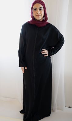 simple black abaya with a zipper and pockets Simple Abaya, Abaya Black, Modest Apparel, Cap Girl, Hijab Pins, Semi Annual Sale, Throw Over, Blue Springs, Gold Lace