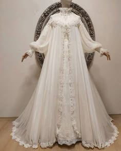 Dubai Women, Gown Bridal, Wedding Dress Chiffon, Sophisticated Dress, Fantasy Dress, Chiffon Long Sleeve, White Bridal, Formal Attire, Fantasy Fashion