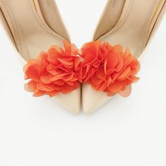 A pair of beautiful unique shoe clips made of orange fabric in the shape of flowers made by hand with the greatest care Price per set (2 clips) Shoe clips will not only change your footwear pins, ballerinas but also wardrobe. You can either decorate your purse or use it as a brooch, it can be clipped on the side or front shoes The clips are additionally felt-protected so you will not shoe damage. We make every effort to ensure that the images reflect the actual color of the product, but may vary Chic Wedding Shoe Clips For Spring, Orange Wedding Shoes, Pom Flowers, Pom Pom Flowers, Pearl Shoes, Flower Shoes, Simple Shoes, Shoes Wedding, Bow Shoes