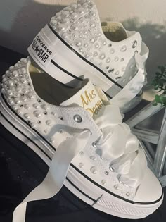 Bride Sneakers Diy, Decorated Sneakers, Sneakers Bride, Wedding Tennis Shoes, Bride Sneakers, Wedding Shoes Sneakers, Reception Shoes