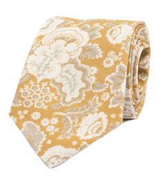 Mustard yellow tie with rustic floral print. Perfect choice for any shirt, jacket or wedding suit. Wedding outfit for groom and groomsmen. Outfit For Groom, Blush Pink Ties, Wedding Outfits For Groom, Yellow Tie, Tie For Men