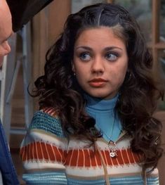 Jackie Burkhart Curly Hair, Curly 90s Hair, Jackie Burkhart Hair, 80s Curly Hairstyles, Blue Hair Ideas, Hairstyle Ideas For Short Hair, Sky Blue Hair, Cute Hairstyle Ideas