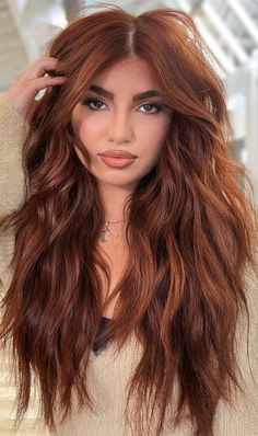 12 Great Copper Hair Colour Ideas + Why It is Good To Wear Copper Hair In Autumn 1 - Fab Mood | Wedding Colours, Wedding Themes, Wedding colour palettes Dark Copper Hair Brown, Copper Hair Brown, Copper Hair Brown Eyes, Dark Copper Hair, Auburn Hair Balayage, Dark Copper Hair Color, Dark Hair Dye