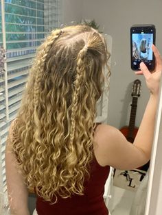 blonde wavy curls healthy hair half up braids cute style homecoming dance aesthetic Curly Hairstyles Homecoming, Hairstyle Trending, Curly Braided Hairstyles, Curly Hair Braids, Chin Length, Cute Curly Hairstyles, Curly Hair Styles Easy, Hairdos For Curly Hair