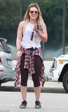 Gym bunny: Hilary Duff flaunted her toned body in a form-revealing ensemble as she hit the... Gym Bunny, Hilary Duff Style, Lounge Clothes, Jaebum Got7, Long Blond, Hillary Duff, Hit The Gym, Bollywood Outfits