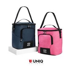 two lunch bags sitting side by side, one in blue and the other in pink