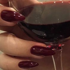 Bentuk Alis, Kutek Disney, Dark Red Nails, Wine Nails, Nagel Tips, Smink Inspiration, Makijaż Smokey Eye, Burgundy Nails, Red Nail