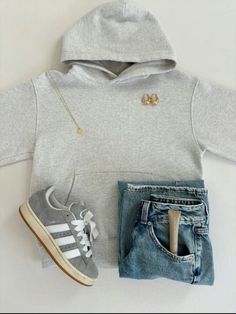 biancasfashun on tt Fitness Wear Outfits, Cold Outfits, Casual Preppy Outfits, Fits Clothes, Preppy Outfit, Simple Trendy Outfits, Cute Everyday Outfits