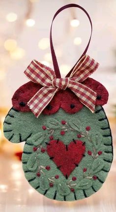 Valentine Felt Crafts, Felt Embroidery Projects, Sew Ornaments, Needle Storage, Christmas Delights, Mitten Ornaments, Christmas 2025, Christmas Felt