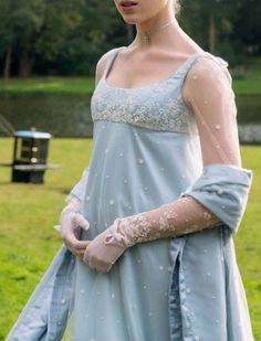 Bridgerton Daphne Blue Lace Dress Sleeveless - Regency Era Blue Wedding Dress Plus Size - WonderlandByLilian Peach Gown, Empire Waist Gown, Bridgerton Inspired, Regency Era Fashion, Regency Dress, Blue Lace Dress, Regency Fashion, Sleeveless Gown, Regency Era