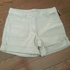 Nwt H&M Cargo Shorts Gray Sz 6 Approximate Measurements (Unstretched Laying Flat): Waist: 15" Rise: 9" Inseam: 4.5" 100% Cotton Thanks For Visiting My Closet! H&m Fitted Short Bottoms, H&m Summer Pants With Pockets, H&m Fitted Short Length Bottoms, H&m Mid-rise Summer Shorts, Fitted Short Length Bottoms By H&m, Fitted Short Length H&m Bottoms, H&m Bottoms With Built-in Shorts, H&m Short Bottoms With Pockets, H&m Stretch Cotton Bottoms