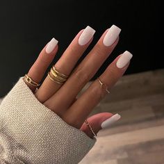 21 Best White nails you must try for an amazing look! Unique White Nails, Sheer White Nails, Square White Nails, Cute White Nails, White Oval Nails, White French Manicure, Nails Ideas Short, Monochromatic Nails, White Nail Ideas