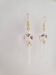 This is a listing for a pair of furin earrings,  or wind chime earrings,  with real, dried flowers inside🎐🎐. They look detailed and delicate. 😊  My shop offers other styles of furin wind chime earrings as well. All of them can be made into clip-on earrings. None of them make a bell ringing noise.   And I have more colorful looking ones here: https://www.etsy.com/ca/listing/1035452787/furin-windchimes-earrings For this listing, I made the earrings with real,  dried flowers inside a resin bead. Windchime Earrings, Chime Earrings, Resin Beads, Tiny Flowers, Wind Chime, Clear Resin, Dried Flower, Hook Earrings, Purple Flowers