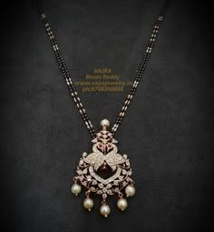 Katan Saree, Coral Jewelry Set, Diamond Locket, Mangalsutra Design, Black Beads Mangalsutra, Black Beads Mangalsutra Design, Antique Gold Jewelry Indian, Pearl Jewelry Design, Gold Chain Design