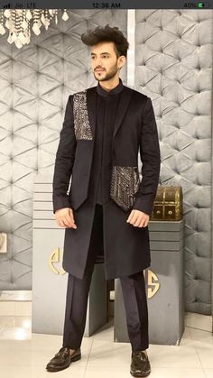 Modern Indian Outfits Men, Indo Western Wedding Outfits For Men, Mens Indo Western Outfits, Wedings Drees Man 2023, Mens Kurta Designs Style Indian Weddings, Suit Designs Indian Style Men, Black Indowestern Men, Mens Traditional Wear Indian Wedding, Indowestern Outfits For Men Indian Weddings