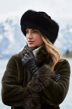 Fur Hat Outfit, Cossack Hat, Gloves Outfit, Outfits With Gloves, Winter Fur Hat, Fur Coat Fashion, Elegant Gloves, Leather Gloves Women, Winter Outfits Aesthetic