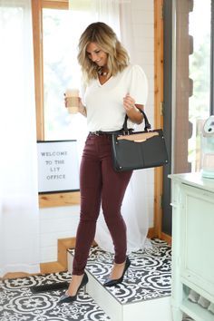 Professional Bank Work Outfit, Black Slacks And Heels Outfit, Insurance Office Outfit, Cute Outfits For The Office, Womens Work Outfits Summer, Laid Back Office Outfit, Bank Teller Outfit Summer, Sales Outfits For Women, Summer Realtor Outfits