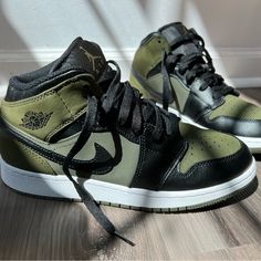 Color Is Olive Green & Black Youth Size 6 & 1/2- Women’s Size 8 Army Green Nike Shoes, Sporty Green Nike Jordan Shoes, Olive Green Jordans, Dark Green Air Jordans, Green Dark Vintage Nike Sneakers, Green Jordans, Sneaker Closet, Black Jordans, Warrior Outfit