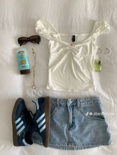 Fits For Spain, Outfit Idea Layout, Summer In Spain Outfits, Summer Aesthetic Outfit, Spain Outfit, Adidas Sambas, Outfit Ideas Summer, Summer Ootd, Outfit Inspo Summer