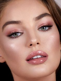 Wedding Pink Eyeshadow, Prom Eyeshadow Looks For Pink Dress, Prom Makeup Light Pink Dress, Soft Pink Wedding Makeup Natural Looks, Bridesmaid Makeup Pink Natural, Natural Makeup Pink Eyeshadow, Soft Pink And Brown Eyeshadow Looks, Eye Makeup For A Pink Dress, Prom Makeup Pink Eyeshadow