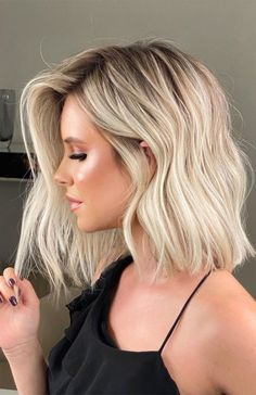 Cute Blonde Hair, Blonde Hair Inspiration, Shoulder Length Hair Cuts, Hair Color Highlights, Trendy Hair Color, Penteado Cabelo Curto, Ombre Hair Color, Short Blonde Hair, Winter Hairstyles