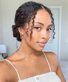 Make Up Sposa, Cabello Afro Natural, Cute Curly Hairstyles, Natural Curls Hairstyles, Hairdos For Curly Hair, Natural Hair Styles Easy, Natural Hair Updo, Curly Hair Inspiration