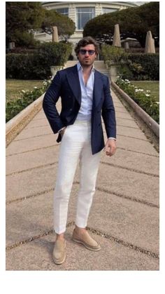 Discover timeless and sophisticated Office Old Money Fashion For Men. Get inspired by 20+ influencer-approved looks to elevate your style in 2024. Old Money Men Suit, Suits Men Old Money, Old Money Suits Men, Old Money Outfit Men, Blue Coat Pant, Clothing Fails, Blazer Outfits Men