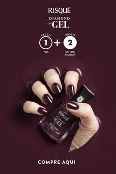 O esmalte Calda De Blueberry é um roxo que deixa as unhas sofisticadas e poderosas! Explore a durabilidade e o alto brilho da Linha Risqué Diamond Gel seguindo os dois passos: Passo 1 (cor) + passo 2 (Top Coat Fixador). Efeito gel incrível nas suas unhas! Compre já! Abstract Nail Art, Love Nails, Top Coat, You Nailed It, Beauty Makeup, Manicure, Nail Art, Makeup