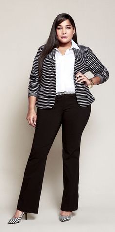 115+ Elegant Work Outfit Ideas for Plus Size Ladies published in Pouted Magazine Fashion Magazine - Most plus size women believe that finding some of the best outfit combinations for workplaces is rocket science. This isn’t difficult in any way as yo... - - #OutfitsforplusSizedWomen #overweightwomenstyles #plussizebusinessattireforwomen #plus-sizeoutfitsforladies #plus-sizewomenfashion #... Modest Work Outfits, Job Interview Outfit, Sukienki Plus Size, Mode Tips, Style Casual Chic, Plus Size Work, Plus Size Suits